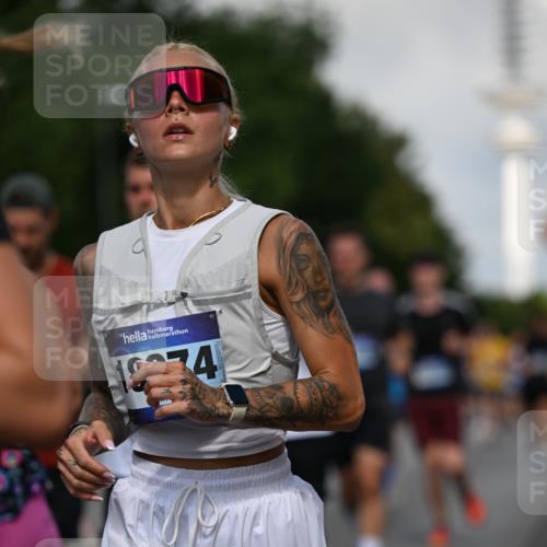 29.06.2025 - hella hamburg halbmarathon Dr. Thomas Lammeyer http://msf.ph/oto/8510710 29.06.2025 09:59:56 Kennedybrücke 1061, 1120, 1143, 1257, 1267, 1452, 1499, 1502, 1507, 1592, 1976, 2250, 2260, 2504, 2818, 2884, 2953, 3060, 3399, 3543, 4346, 4557, 5116, 5600, 5607, 5708, 6115, 6134, 6168, 6994, 7100, 7178, 7583, 7943, 8273, 8390, 8668, 8821, 8989, 9074, 9793, 10408, 10596, 10603, 10891, 10895, 11009 meine-sportfotos.de