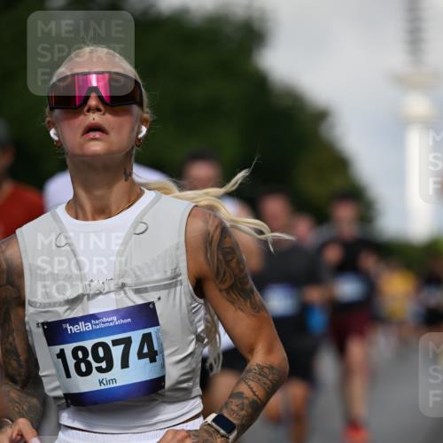 29.06.2025 - hella hamburg halbmarathon Dr. Thomas Lammeyer http://msf.ph/oto/8510712 29.06.2025 09:59:56 Kennedybrücke 1061, 1120, 1143, 1257, 1267, 1452, 1499, 1502, 1507, 1592, 1976, 2250, 2260, 2504, 2818, 2884, 2953, 3060, 3399, 3543, 4346, 4557, 5116, 5600, 5607, 5708, 6115, 6134, 6168, 6994, 7100, 7178, 7583, 7943, 8273, 8390, 8668, 8821, 8989, 9074, 9793, 10408, 10596, 10603, 10891, 10895, 11009 meine-sportfotos.de