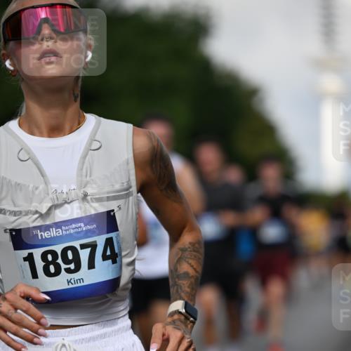 29.06.2025 - hella hamburg halbmarathon Dr. Thomas Lammeyer http://msf.ph/oto/8510715 29.06.2025 09:59:56 Kennedybrücke 1061, 1120, 1143, 1257, 1267, 1452, 1499, 1502, 1507, 1592, 1976, 2250, 2260, 2504, 2818, 2884, 2953, 3060, 3399, 3543, 4346, 4557, 5116, 5600, 5607, 5708, 6115, 6134, 6168, 6994, 7100, 7178, 7583, 7943, 8273, 8390, 8668, 8821, 8989, 9074, 9793, 10408, 10596, 10603, 10891, 10895, 11009 meine-sportfotos.de