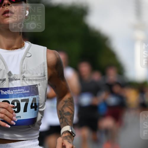 29.06.2025 - hella hamburg halbmarathon Dr. Thomas Lammeyer http://msf.ph/oto/8510717 29.06.2025 09:59:56 Kennedybrücke 1061, 1120, 1143, 1257, 1267, 1452, 1499, 1502, 1507, 1592, 1976, 2250, 2260, 2504, 2818, 2884, 2953, 3060, 3399, 3543, 4346, 4557, 5116, 5600, 5607, 5708, 6115, 6134, 6168, 6994, 7100, 7178, 7583, 7943, 8273, 8390, 8668, 8821, 8989, 9074, 9793, 10408, 10596, 10603, 10891, 10895, 11009 meine-sportfotos.de