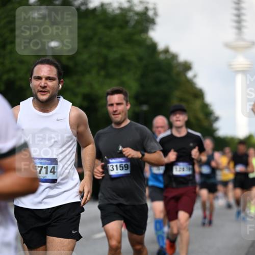 29.06.2025 - hella hamburg halbmarathon Dr. Thomas Lammeyer http://msf.ph/oto/8510721 29.06.2025 09:59:57 Kennedybrücke 1061, 1120, 1143, 1257, 1267, 1452, 1499, 1502, 1507, 1592, 1976, 2250, 2260, 2504, 2818, 2884, 2953, 3060, 3399, 3543, 4346, 4557, 5116, 5600, 5607, 5708, 6115, 6134, 6168, 6994, 7178, 7583, 7943, 8273, 8390, 8668, 8821, 8989, 9074, 9793, 10408, 10596, 10603, 10891, 10895, 11009 meine-sportfotos.de