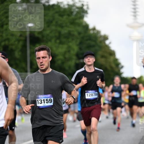 29.06.2025 - hella hamburg halbmarathon Dr. Thomas Lammeyer http://msf.ph/oto/8510729 29.06.2025 09:59:57 Kennedybrücke 1061, 1120, 1143, 1257, 1267, 1452, 1499, 1502, 1507, 1592, 1976, 2250, 2260, 2504, 2818, 2884, 2953, 3060, 3399, 3543, 4346, 4557, 5116, 5600, 5607, 5708, 6115, 6134, 6168, 6994, 7178, 7583, 7943, 8273, 8390, 8668, 8821, 8989, 9074, 9793, 10408, 10596, 10603, 10891, 10895, 11009 meine-sportfotos.de