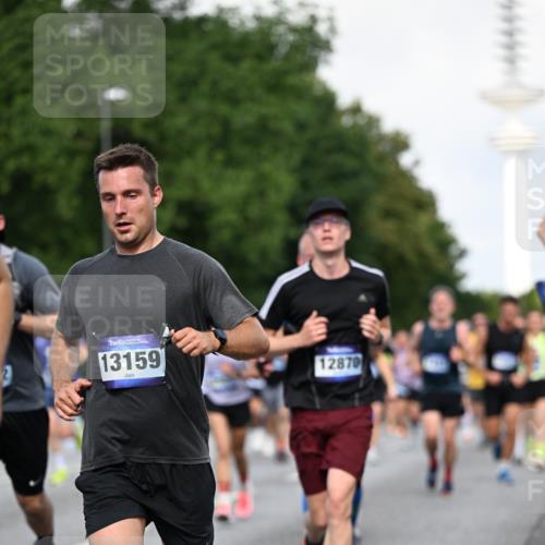 29.06.2025 - hella hamburg halbmarathon Dr. Thomas Lammeyer http://msf.ph/oto/8510732 29.06.2025 09:59:58 Kennedybrücke 1061, 1120, 1143, 1257, 1267, 1452, 1499, 1502, 1507, 1592, 1976, 2250, 2260, 2504, 2818, 2884, 2953, 3060, 3399, 3543, 4346, 4557, 5116, 5600, 5607, 5708, 5978, 6115, 6134, 6168, 6994, 7178, 7583, 7943, 8273, 8390, 8668, 8821, 8989, 9074, 9793, 10408, 10596, 10603, 10891, 10895, 11009 meine-sportfotos.de