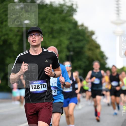 29.06.2025 - hella hamburg halbmarathon Dr. Thomas Lammeyer http://msf.ph/oto/8510745 29.06.2025 09:59:59 Kennedybrücke 1061, 1120, 1143, 1257, 1267, 1452, 1499, 1502, 1507, 1592, 1976, 2250, 2260, 2504, 2818, 2884, 2953, 3060, 3399, 3543, 4077, 4346, 4557, 5116, 5600, 5607, 5708, 5978, 6115, 6134, 6168, 7178, 7583, 7943, 8273, 8390, 8668, 8821, 8989, 9074, 9793, 10408, 10596, 10603, 10891, 10895, 11009 meine-sportfotos.de