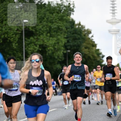 29.06.2025 - hella hamburg halbmarathon Dr. Thomas Lammeyer http://msf.ph/oto/8510763 29.06.2025 10:00:00 Kennedybrücke 1061, 1120, 1143, 1257, 1267, 1452, 1499, 1502, 1507, 1592, 1976, 2250, 2260, 2504, 2818, 2884, 2953, 3060, 3399, 3543, 4077, 4346, 4557, 4711, 5116, 5600, 5607, 5978, 6115, 6134, 6168, 7178, 7583, 7943, 8273, 8390, 8668, 8821, 8989, 9074, 9695, 9793, 10408, 10603, 10891, 10895, 11009 meine-sportfotos.de