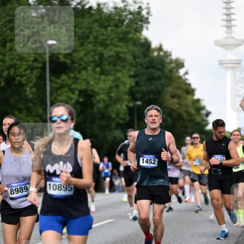 29.06.2025 - hella hamburg halbmarathon Dr. Thomas Lammeyer http://msf.ph/oto/8510765 29.06.2025 10:00:00 Kennedybrücke 1061, 1120, 1143, 1257, 1267, 1452, 1499, 1502, 1507, 1592, 1976, 2250, 2260, 2504, 2818, 2884, 2953, 3060, 3399, 3543, 4077, 4346, 4557, 4711, 5116, 5600, 5607, 5978, 6115, 6134, 6168, 7178, 7583, 7943, 8273, 8390, 8668, 8821, 8989, 9074, 9695, 9793, 10408, 10603, 10891, 10895, 11009 meine-sportfotos.de