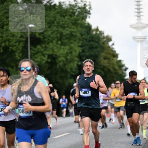 29.06.2025 - hella hamburg halbmarathon Dr. Thomas Lammeyer http://msf.ph/oto/8510767 29.06.2025 10:00:00 Kennedybrücke 1061, 1120, 1143, 1257, 1267, 1452, 1499, 1502, 1507, 1592, 1976, 2250, 2260, 2504, 2818, 2884, 2953, 3060, 3399, 3543, 4077, 4346, 4557, 4711, 5116, 5600, 5607, 5978, 6115, 6134, 6168, 7178, 7583, 7943, 8273, 8390, 8668, 8821, 8989, 9074, 9695, 9793, 10408, 10603, 10891, 10895, 11009 meine-sportfotos.de