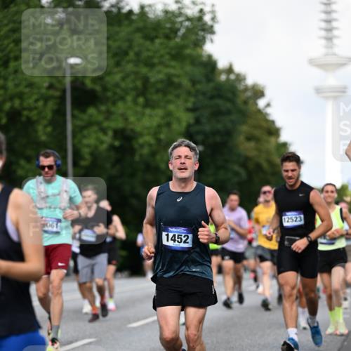 29.06.2025 - hella hamburg halbmarathon Dr. Thomas Lammeyer http://msf.ph/oto/8510776 29.06.2025 10:00:01 Kennedybrücke 1061, 1120, 1143, 1257, 1267, 1452, 1499, 1502, 1507, 1592, 1976, 2250, 2260, 2504, 2818, 2884, 2953, 3060, 3399, 3543, 4077, 4557, 4711, 5116, 5600, 5607, 5978, 6115, 6134, 6168, 7178, 7583, 7943, 8273, 8390, 8668, 8821, 8989, 9074, 9695, 9793, 10408, 10603, 10891, 10895, 11009 meine-sportfotos.de