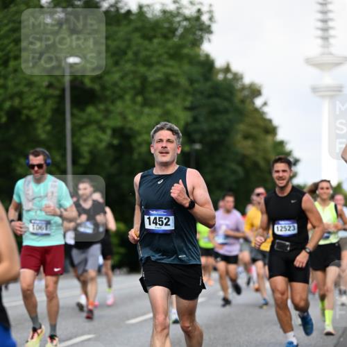 29.06.2025 - hella hamburg halbmarathon Dr. Thomas Lammeyer http://msf.ph/oto/8510778 29.06.2025 10:00:01 Kennedybrücke 1061, 1120, 1143, 1257, 1267, 1452, 1499, 1502, 1507, 1592, 1976, 2250, 2260, 2504, 2818, 2884, 2953, 3060, 3399, 3543, 4077, 4557, 4711, 5116, 5600, 5607, 5978, 6115, 6134, 6168, 7178, 7583, 7943, 8273, 8390, 8668, 8821, 8989, 9074, 9695, 9793, 10408, 10603, 10891, 10895, 11009 meine-sportfotos.de