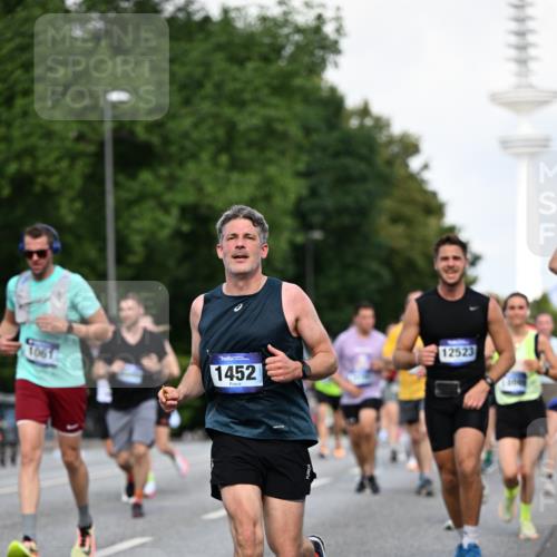 29.06.2025 - hella hamburg halbmarathon Dr. Thomas Lammeyer http://msf.ph/oto/8510780 29.06.2025 10:00:01 Kennedybrücke 1061, 1120, 1143, 1257, 1267, 1452, 1499, 1502, 1507, 1592, 1976, 2250, 2260, 2504, 2818, 2884, 2953, 3060, 3399, 3543, 4077, 4557, 4711, 5116, 5600, 5607, 5978, 6115, 6134, 6168, 7178, 7583, 7943, 8273, 8390, 8668, 8821, 8989, 9074, 9695, 9793, 10408, 10603, 10891, 10895, 11009 meine-sportfotos.de