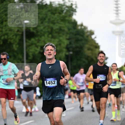 29.06.2025 - hella hamburg halbmarathon Dr. Thomas Lammeyer http://msf.ph/oto/8510782 29.06.2025 10:00:01 Kennedybrücke 1061, 1120, 1143, 1257, 1267, 1452, 1499, 1502, 1507, 1592, 1976, 2250, 2260, 2504, 2818, 2884, 2953, 3060, 3399, 3543, 4077, 4557, 4711, 5116, 5600, 5607, 5978, 6115, 6134, 6168, 7178, 7583, 7943, 8273, 8390, 8668, 8821, 8989, 9074, 9695, 9793, 10408, 10603, 10891, 10895, 11009 meine-sportfotos.de