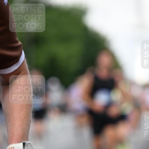 29.06.2025 - hella hamburg halbmarathon Dr. Thomas Lammeyer http://msf.ph/oto/8510787 29.06.2025 10:00:03 Kennedybrücke 1061, 1120, 1257, 1267, 1452, 1499, 1502, 1507, 1592, 1976, 2250, 2504, 2818, 2884, 2953, 3256, 3543, 4077, 4557, 4711, 5116, 5600, 5607, 5978, 6115, 6168, 6511, 6512, 7178, 7583, 7943, 8273, 8668, 8989, 9074, 9695, 9793, 10408, 10603, 10891, 10895, 11009, 11124 meine-sportfotos.de