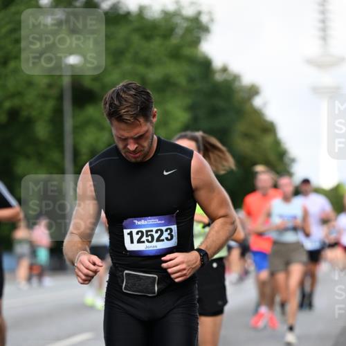 29.06.2025 - hella hamburg halbmarathon Dr. Thomas Lammeyer http://msf.ph/oto/8510789 29.06.2025 10:00:04 Kennedybrücke 1061, 1120, 1257, 1267, 1452, 1499, 1502, 1592, 1976, 2250, 2504, 2818, 2884, 2953, 3256, 3543, 4077, 4557, 4711, 5116, 5600, 5607, 5978, 6115, 6168, 6511, 6512, 7178, 7583, 7943, 8273, 8335, 8989, 9074, 9695, 9793, 10408, 10603, 10891, 10895, 11124 meine-sportfotos.de