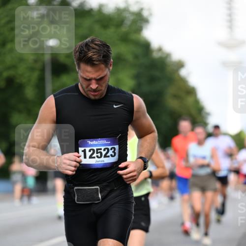29.06.2025 - hella hamburg halbmarathon Dr. Thomas Lammeyer http://msf.ph/oto/8510792 29.06.2025 10:00:04 Kennedybrücke 1061, 1120, 1257, 1267, 1452, 1499, 1502, 1592, 1976, 2250, 2504, 2818, 2884, 2953, 3256, 3543, 4077, 4557, 4711, 5116, 5600, 5607, 5978, 6115, 6168, 6511, 6512, 7178, 7583, 7943, 8273, 8335, 8989, 9074, 9695, 9793, 10408, 10603, 10891, 10895, 11124 meine-sportfotos.de