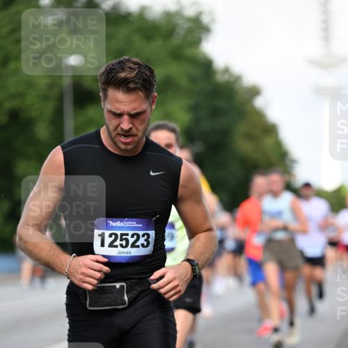 29.06.2025 - hella hamburg halbmarathon Dr. Thomas Lammeyer http://msf.ph/oto/8510794 29.06.2025 10:00:05 Kennedybrücke 1061, 1120, 1257, 1267, 1452, 1499, 1502, 1592, 1976, 2250, 2504, 2818, 2953, 3256, 3543, 4077, 4557, 4711, 5482, 5600, 5607, 5978, 6115, 6168, 6511, 6512, 7178, 7583, 7943, 8273, 8335, 8989, 9638, 9695, 9793, 10408, 10891, 10895, 11124 meine-sportfotos.de