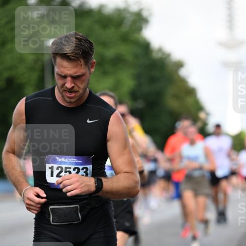 29.06.2025 - hella hamburg halbmarathon Dr. Thomas Lammeyer http://msf.ph/oto/8510796 29.06.2025 10:00:05 Kennedybrücke 1061, 1120, 1257, 1267, 1452, 1499, 1502, 1592, 1976, 2250, 2504, 2818, 2953, 3256, 3543, 4077, 4557, 4711, 5482, 5600, 5607, 5978, 6115, 6168, 6511, 6512, 7178, 7583, 7943, 8273, 8335, 8989, 9638, 9695, 9793, 10408, 10891, 10895, 11124 meine-sportfotos.de