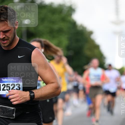 29.06.2025 - hella hamburg halbmarathon Dr. Thomas Lammeyer http://msf.ph/oto/8510800 29.06.2025 10:00:05 Kennedybrücke 1061, 1120, 1257, 1267, 1452, 1499, 1502, 1592, 1976, 2250, 2504, 2818, 2953, 3256, 3543, 4077, 4557, 4711, 5482, 5600, 5607, 5978, 6115, 6168, 6511, 6512, 7178, 7583, 7943, 8273, 8335, 8989, 9638, 9695, 9793, 10408, 10891, 10895, 11124 meine-sportfotos.de