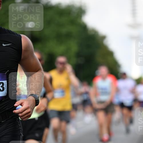 29.06.2025 - hella hamburg halbmarathon Dr. Thomas Lammeyer http://msf.ph/oto/8510804 29.06.2025 10:00:05 Kennedybrücke 1061, 1120, 1257, 1267, 1452, 1499, 1502, 1592, 1976, 2250, 2504, 2818, 2953, 3256, 3543, 4077, 4557, 4711, 5482, 5600, 5607, 5978, 6115, 6168, 6511, 6512, 7178, 7583, 7943, 8273, 8335, 8989, 9638, 9695, 9793, 10408, 10891, 10895, 11124 meine-sportfotos.de