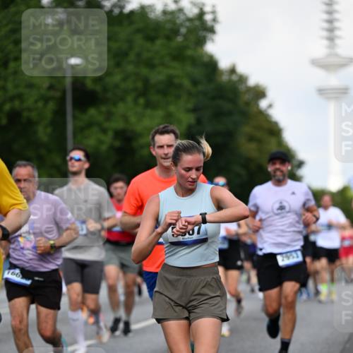 29.06.2025 - hella hamburg halbmarathon Dr. Thomas Lammeyer http://msf.ph/oto/8510828 29.06.2025 10:00:07 Kennedybrücke 1061, 1120, 1452, 1499, 1502, 1592, 1976, 2504, 2953, 3256, 4077, 4404, 4711, 5482, 5600, 5607, 5978, 6511, 6512, 7178, 7583, 7943, 8335, 8989, 9638, 9695, 9793, 10408, 10891, 10895, 11124, 11231 meine-sportfotos.de