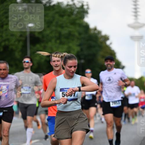 29.06.2025 - hella hamburg halbmarathon Dr. Thomas Lammeyer http://msf.ph/oto/8510832 29.06.2025 10:00:07 Kennedybrücke 1061, 1120, 1452, 1499, 1502, 1592, 1976, 2504, 2953, 3256, 4077, 4404, 4711, 5482, 5600, 5607, 5978, 6511, 6512, 7178, 7583, 7943, 8335, 8989, 9638, 9695, 9793, 10408, 10891, 10895, 11124, 11231 meine-sportfotos.de