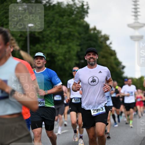 29.06.2025 - hella hamburg halbmarathon Dr. Thomas Lammeyer http://msf.ph/oto/8510844 29.06.2025 10:00:08 Kennedybrücke 1061, 1120, 1452, 1499, 1502, 1592, 1976, 2953, 3256, 4077, 4404, 4711, 5482, 5600, 5607, 5978, 6511, 6512, 7178, 7583, 7943, 8335, 8921, 8989, 9597, 9638, 9695, 9793, 10408, 10891, 10895, 11124, 11231 meine-sportfotos.de