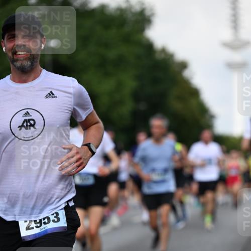29.06.2025 - hella hamburg halbmarathon Dr. Thomas Lammeyer http://msf.ph/oto/8510864 29.06.2025 10:00:10 Kennedybrücke 1061, 1120, 1452, 1499, 1502, 1592, 1628, 1976, 2083, 2953, 3256, 4077, 4377, 4404, 4711, 5482, 5600, 5607, 5978, 6511, 6512, 7178, 7583, 7943, 8335, 8921, 8989, 9597, 9638, 9695, 9793, 10891, 10895, 11124, 11231 meine-sportfotos.de