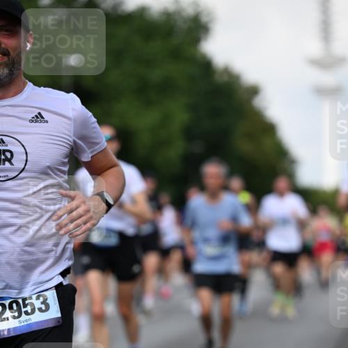 29.06.2025 - hella hamburg halbmarathon Dr. Thomas Lammeyer http://msf.ph/oto/8510867 29.06.2025 10:00:10 Kennedybrücke 1061, 1120, 1452, 1499, 1502, 1592, 1628, 1976, 2083, 2953, 3256, 4077, 4377, 4404, 4711, 5482, 5600, 5607, 5978, 6511, 6512, 7178, 7583, 7943, 8335, 8921, 8989, 9597, 9638, 9695, 9793, 10891, 10895, 11124, 11231 meine-sportfotos.de
