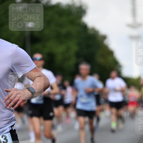 29.06.2025 - hella hamburg halbmarathon Dr. Thomas Lammeyer http://msf.ph/oto/8510868 29.06.2025 10:00:10 Kennedybrücke 1061, 1120, 1452, 1499, 1502, 1592, 1628, 1976, 2083, 2953, 3256, 4077, 4377, 4404, 4711, 5482, 5600, 5607, 5978, 6511, 6512, 7178, 7583, 7943, 8335, 8921, 8989, 9597, 9638, 9695, 9793, 10891, 10895, 11124, 11231 meine-sportfotos.de
