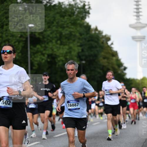 29.06.2025 - hella hamburg halbmarathon Dr. Thomas Lammeyer http://msf.ph/oto/8510875 29.06.2025 10:00:11 Kennedybrücke 1061, 1120, 1452, 1499, 1502, 1592, 1628, 1976, 2083, 2953, 3256, 4077, 4377, 4404, 4711, 5482, 5600, 5607, 5978, 6511, 6512, 7178, 7583, 7943, 8335, 8921, 8989, 9597, 9638, 9695, 9793, 10891, 10895, 11124, 11231 meine-sportfotos.de