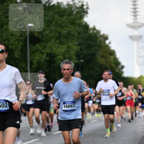 29.06.2025 - hella hamburg halbmarathon Dr. Thomas Lammeyer http://msf.ph/oto/8510877 29.06.2025 10:00:11 Kennedybrücke 1061, 1120, 1452, 1499, 1502, 1592, 1628, 1976, 2083, 2953, 3256, 4077, 4377, 4404, 4711, 5482, 5600, 5607, 5978, 6511, 6512, 7178, 7583, 7943, 8335, 8921, 8989, 9597, 9638, 9695, 9793, 10891, 10895, 11124, 11231 meine-sportfotos.de