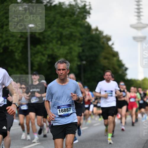 29.06.2025 - hella hamburg halbmarathon Dr. Thomas Lammeyer http://msf.ph/oto/8510882 29.06.2025 10:00:11 Kennedybrücke 1061, 1120, 1452, 1499, 1502, 1592, 1628, 1976, 2083, 2953, 3256, 4077, 4377, 4404, 4711, 5482, 5600, 5607, 5978, 6511, 6512, 7178, 7583, 7943, 8335, 8921, 8989, 9597, 9638, 9695, 9793, 10891, 10895, 11124, 11231 meine-sportfotos.de