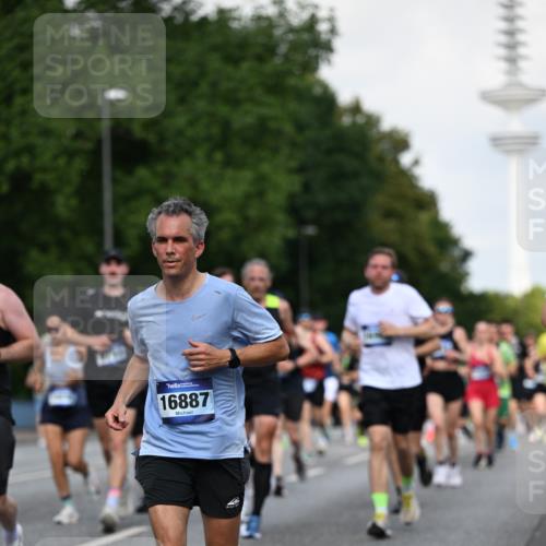 29.06.2025 - hella hamburg halbmarathon Dr. Thomas Lammeyer http://msf.ph/oto/8510886 29.06.2025 10:00:11 Kennedybrücke 1061, 1120, 1452, 1499, 1502, 1592, 1628, 1976, 2083, 2953, 3256, 4077, 4377, 4404, 4711, 5482, 5600, 5607, 5978, 6511, 6512, 7178, 7583, 7943, 8335, 8921, 8989, 9597, 9638, 9695, 9793, 10891, 10895, 11124, 11231 meine-sportfotos.de