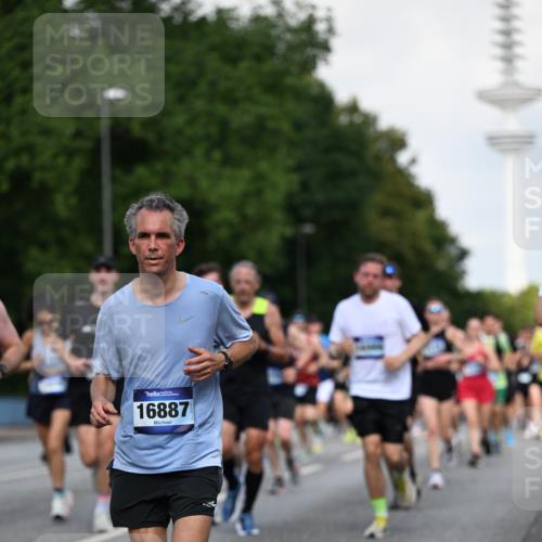 29.06.2025 - hella hamburg halbmarathon Dr. Thomas Lammeyer http://msf.ph/oto/8510888 29.06.2025 10:00:11 Kennedybrücke 1061, 1120, 1452, 1499, 1502, 1592, 1628, 1976, 2083, 2953, 3256, 4077, 4377, 4404, 4711, 5482, 5600, 5607, 5978, 6511, 6512, 7178, 7583, 7943, 8335, 8921, 8989, 9597, 9638, 9695, 9793, 10891, 10895, 11124, 11231 meine-sportfotos.de