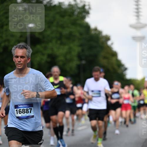 29.06.2025 - hella hamburg halbmarathon Dr. Thomas Lammeyer http://msf.ph/oto/8510894 29.06.2025 10:00:12 Kennedybrücke 1061, 1120, 1452, 1499, 1502, 1592, 1628, 2083, 2953, 3256, 4065, 4077, 4377, 4404, 4711, 5482, 5600, 5607, 5978, 6511, 6512, 7178, 7583, 7943, 8335, 8921, 8989, 9537, 9597, 9638, 9695, 9793, 10891, 10895, 11124, 11231 meine-sportfotos.de