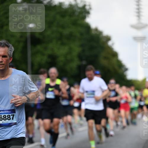29.06.2025 - hella hamburg halbmarathon Dr. Thomas Lammeyer http://msf.ph/oto/8510898 29.06.2025 10:00:12 Kennedybrücke 1061, 1120, 1452, 1499, 1502, 1592, 1628, 2083, 2953, 3256, 4065, 4077, 4377, 4404, 4711, 5482, 5600, 5607, 5978, 6511, 6512, 7178, 7583, 7943, 8335, 8921, 8989, 9537, 9597, 9638, 9695, 9793, 10891, 10895, 11124, 11231 meine-sportfotos.de