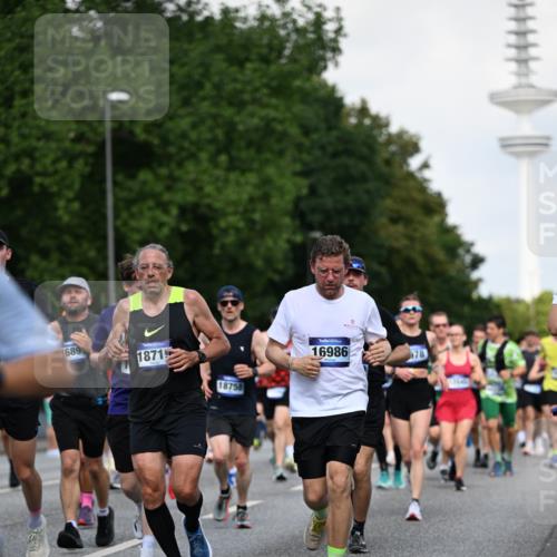 29.06.2025 - hella hamburg halbmarathon Dr. Thomas Lammeyer http://msf.ph/oto/8510900 29.06.2025 10:00:12 Kennedybrücke 1061, 1120, 1452, 1499, 1502, 1592, 1628, 2083, 2953, 3256, 4065, 4077, 4377, 4404, 4711, 5482, 5600, 5607, 5978, 6511, 6512, 7178, 7583, 7943, 8335, 8921, 8989, 9537, 9597, 9638, 9695, 9793, 10891, 10895, 11124, 11231 meine-sportfotos.de
