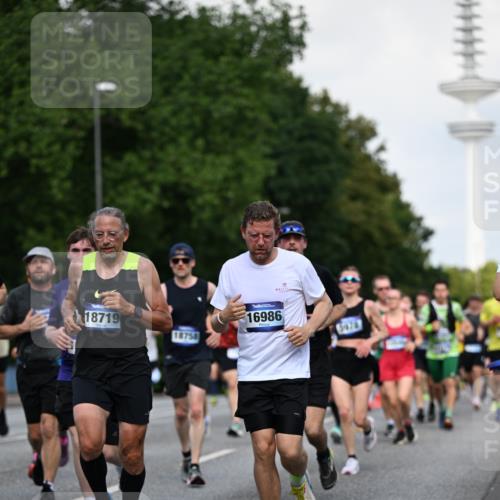 29.06.2025 - hella hamburg halbmarathon Dr. Thomas Lammeyer http://msf.ph/oto/8510906 29.06.2025 10:00:13 Kennedybrücke 1061, 1120, 1452, 1499, 1502, 1628, 1877, 2083, 2953, 3256, 4065, 4077, 4377, 4404, 4711, 5482, 5600, 5607, 5978, 6286, 6511, 6512, 7178, 7583, 7943, 8335, 8921, 9537, 9597, 9638, 9695, 9793, 10891, 11124, 11231 meine-sportfotos.de