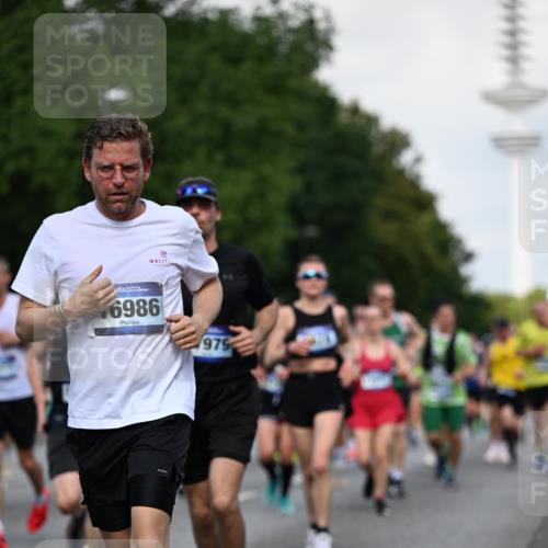 29.06.2025 - hella hamburg halbmarathon Dr. Thomas Lammeyer http://msf.ph/oto/8510925 29.06.2025 10:00:14 Kennedybrücke 1061, 1120, 1452, 1499, 1502, 1628, 1877, 2083, 2953, 3256, 4065, 4077, 4377, 4404, 4711, 5482, 5600, 5607, 5978, 6286, 6511, 6512, 7178, 7583, 7943, 8261, 8335, 8921, 9537, 9597, 9638, 9695, 9793, 10891, 11124, 11231 meine-sportfotos.de