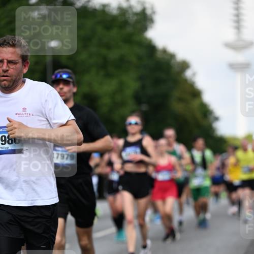 29.06.2025 - hella hamburg halbmarathon Dr. Thomas Lammeyer http://msf.ph/oto/8510931 29.06.2025 10:00:15 Kennedybrücke 1061, 1120, 1499, 1502, 1628, 1877, 2013, 2083, 2953, 2996, 3256, 4065, 4077, 4377, 4404, 4635, 4711, 5482, 5600, 5607, 5978, 6286, 6511, 6512, 7178, 7383, 7475, 7583, 7943, 8261, 8335, 8921, 9537, 9597, 9638, 9695, 9793, 10508, 10891, 11124, 11231 meine-sportfotos.de
