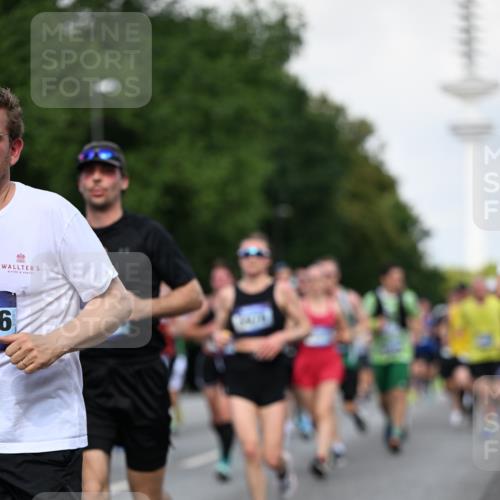 29.06.2025 - hella hamburg halbmarathon Dr. Thomas Lammeyer http://msf.ph/oto/8510933 29.06.2025 10:00:15 Kennedybrücke 1061, 1120, 1499, 1502, 1628, 1877, 2013, 2083, 2953, 2996, 3256, 4065, 4077, 4377, 4404, 4635, 4711, 5482, 5600, 5607, 5978, 6286, 6511, 6512, 7178, 7383, 7475, 7583, 7943, 8261, 8335, 8921, 9537, 9597, 9638, 9695, 9793, 10508, 10891, 11124, 11231 meine-sportfotos.de