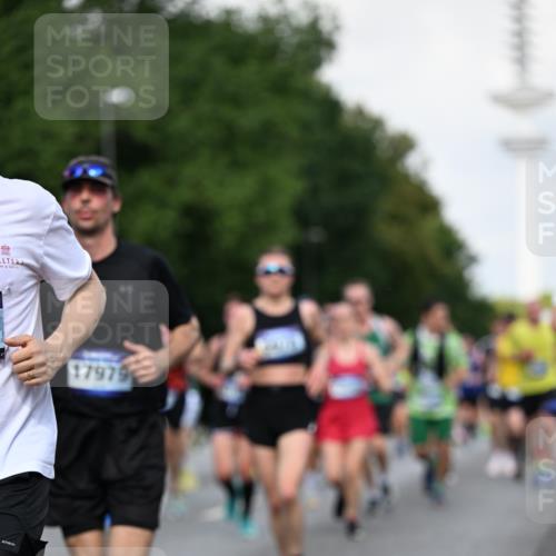 29.06.2025 - hella hamburg halbmarathon Dr. Thomas Lammeyer http://msf.ph/oto/8510935 29.06.2025 10:00:15 Kennedybrücke 1061, 1120, 1499, 1502, 1628, 1877, 2013, 2083, 2953, 2996, 3256, 4065, 4077, 4377, 4404, 4635, 4711, 5482, 5600, 5607, 5978, 6286, 6511, 6512, 7178, 7383, 7475, 7583, 7943, 8261, 8335, 8921, 9537, 9597, 9638, 9695, 9793, 10508, 10891, 11124, 11231 meine-sportfotos.de