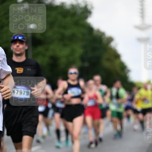 29.06.2025 - hella hamburg halbmarathon Dr. Thomas Lammeyer http://msf.ph/oto/8510937 29.06.2025 10:00:15 Kennedybrücke 1061, 1120, 1499, 1502, 1628, 1877, 2013, 2083, 2953, 2996, 3256, 4065, 4077, 4377, 4404, 4635, 4711, 5482, 5600, 5607, 5978, 6286, 6511, 6512, 7178, 7383, 7475, 7583, 7943, 8261, 8335, 8921, 9537, 9597, 9638, 9695, 9793, 10508, 10891, 11124, 11231 meine-sportfotos.de