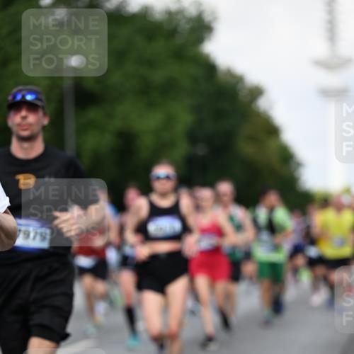 29.06.2025 - hella hamburg halbmarathon Dr. Thomas Lammeyer http://msf.ph/oto/8510939 29.06.2025 10:00:15 Kennedybrücke 1061, 1120, 1499, 1502, 1628, 1877, 2013, 2083, 2953, 2996, 3256, 4065, 4077, 4377, 4404, 4635, 4711, 5482, 5600, 5607, 5978, 6286, 6511, 6512, 7178, 7383, 7475, 7583, 7943, 8261, 8335, 8921, 9537, 9597, 9638, 9695, 9793, 10508, 10891, 11124, 11231 meine-sportfotos.de