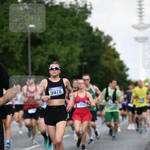 29.06.2025 - hella hamburg halbmarathon Dr. Thomas Lammeyer http://msf.ph/oto/8510941 29.06.2025 10:00:16 Kennedybrücke 1061, 1120, 1499, 1502, 1628, 1877, 2013, 2083, 2953, 2996, 3256, 4065, 4077, 4377, 4404, 4635, 4711, 5482, 5600, 5607, 5978, 6286, 6511, 6512, 7178, 7383, 7475, 7583, 7943, 8261, 8335, 8921, 9537, 9597, 9638, 9695, 9793, 10508, 10891, 11124, 11231 meine-sportfotos.de