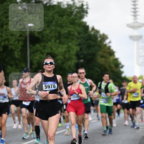 29.06.2025 - hella hamburg halbmarathon Dr. Thomas Lammeyer http://msf.ph/oto/8510943 29.06.2025 10:00:16 Kennedybrücke 1061, 1120, 1499, 1502, 1628, 1877, 2013, 2083, 2953, 2996, 3256, 4065, 4077, 4377, 4404, 4635, 4711, 5482, 5600, 5607, 5978, 6286, 6511, 6512, 7178, 7383, 7475, 7583, 7943, 8261, 8335, 8921, 9537, 9597, 9638, 9695, 9793, 10508, 10891, 11124, 11231 meine-sportfotos.de