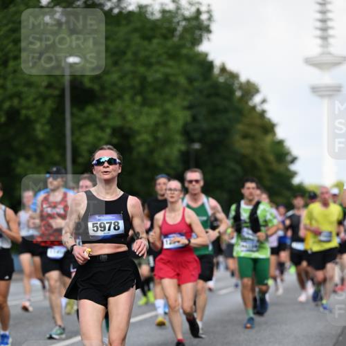 29.06.2025 - hella hamburg halbmarathon Dr. Thomas Lammeyer http://msf.ph/oto/8510945 29.06.2025 10:00:16 Kennedybrücke 1061, 1120, 1499, 1502, 1628, 1877, 2013, 2083, 2953, 2996, 3256, 4065, 4077, 4377, 4404, 4635, 4711, 5482, 5600, 5607, 5978, 6286, 6511, 6512, 7178, 7383, 7475, 7583, 7943, 8261, 8335, 8921, 9537, 9597, 9638, 9695, 9793, 10508, 10891, 11124, 11231 meine-sportfotos.de