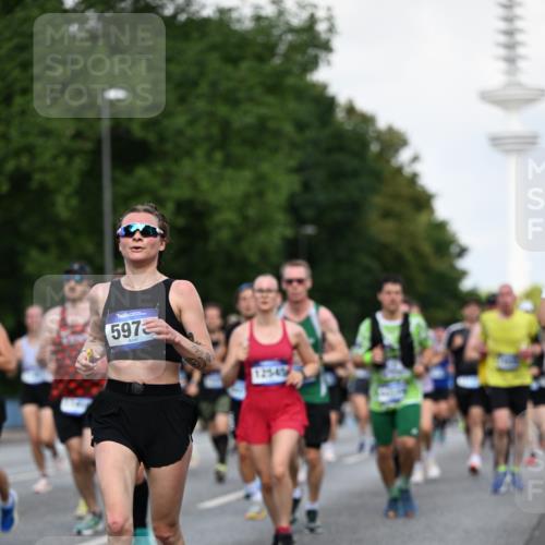 29.06.2025 - hella hamburg halbmarathon Dr. Thomas Lammeyer http://msf.ph/oto/8510947 29.06.2025 10:00:16 Kennedybrücke 1061, 1120, 1499, 1502, 1628, 1877, 2013, 2083, 2953, 2996, 3256, 4065, 4077, 4377, 4404, 4635, 4711, 5482, 5600, 5607, 5978, 6286, 6511, 6512, 7178, 7383, 7475, 7583, 7943, 8261, 8335, 8921, 9537, 9597, 9638, 9695, 9793, 10508, 10891, 11124, 11231 meine-sportfotos.de