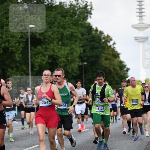 29.06.2025 - hella hamburg halbmarathon Dr. Thomas Lammeyer http://msf.ph/oto/8510960 29.06.2025 10:00:17 Kennedybrücke 1120, 1460, 1499, 1502, 1628, 1877, 2013, 2083, 2953, 2996, 3256, 3426, 4065, 4077, 4377, 4404, 4635, 4711, 5482, 5600, 5607, 5978, 6286, 6309, 6511, 6512, 6561, 7178, 7383, 7475, 7583, 7943, 8261, 8335, 8921, 9497, 9537, 9597, 9638, 9695, 9793, 10508, 10891, 11018, 11124, 11231 meine-sportfotos.de