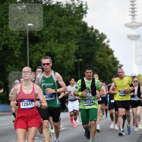 29.06.2025 - hella hamburg halbmarathon Dr. Thomas Lammeyer http://msf.ph/oto/8510968 29.06.2025 10:00:18 Kennedybrücke 1120, 1460, 1499, 1502, 1628, 1877, 2013, 2082, 2083, 2953, 2996, 3256, 3426, 4065, 4077, 4377, 4404, 4635, 4711, 4967, 5482, 5600, 5978, 6286, 6309, 6511, 6512, 6561, 6562, 7178, 7383, 7475, 7583, 7943, 8261, 8335, 8921, 9497, 9537, 9597, 9638, 9695, 9793, 10508, 10891, 11018, 11124, 11231 meine-sportfotos.de