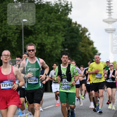 29.06.2025 - hella hamburg halbmarathon Dr. Thomas Lammeyer http://msf.ph/oto/8510975 29.06.2025 10:00:18 Kennedybrücke 1120, 1460, 1499, 1502, 1628, 1877, 2013, 2082, 2083, 2953, 2996, 3256, 3426, 4065, 4077, 4377, 4404, 4635, 4711, 4967, 5482, 5600, 5978, 6286, 6309, 6511, 6512, 6561, 6562, 7178, 7383, 7475, 7583, 7943, 8261, 8335, 8921, 9497, 9537, 9597, 9638, 9695, 9793, 10508, 10891, 11018, 11124, 11231 meine-sportfotos.de